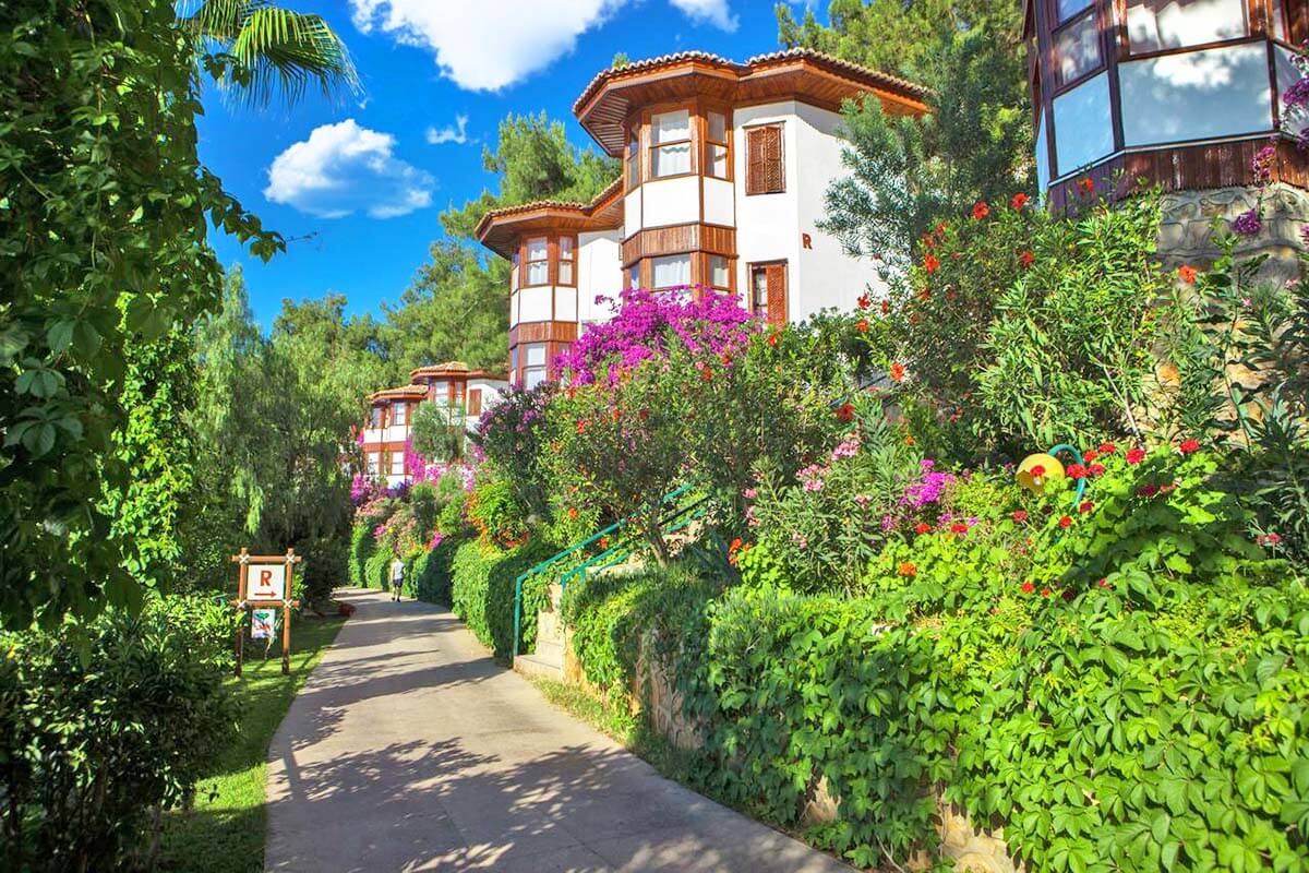 cheap resort hotels to Spend holiday with family