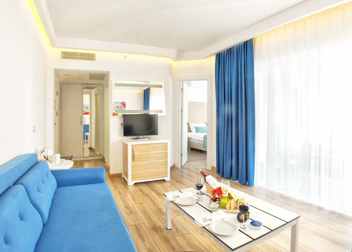 suite room sitting area