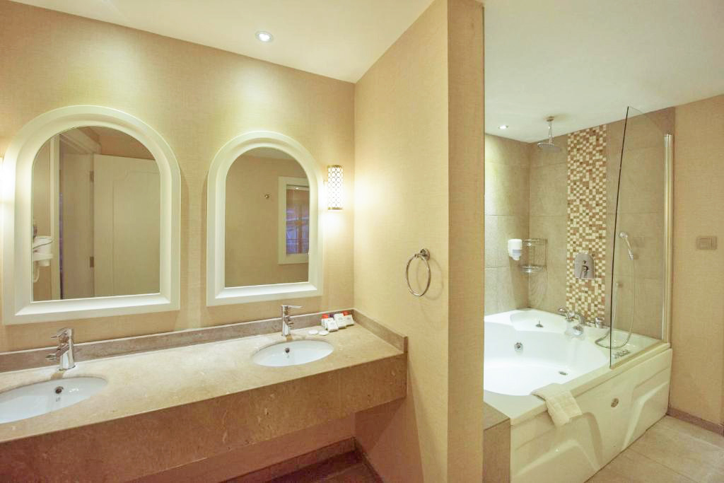 cheap resort hotels to Spend holiday with family