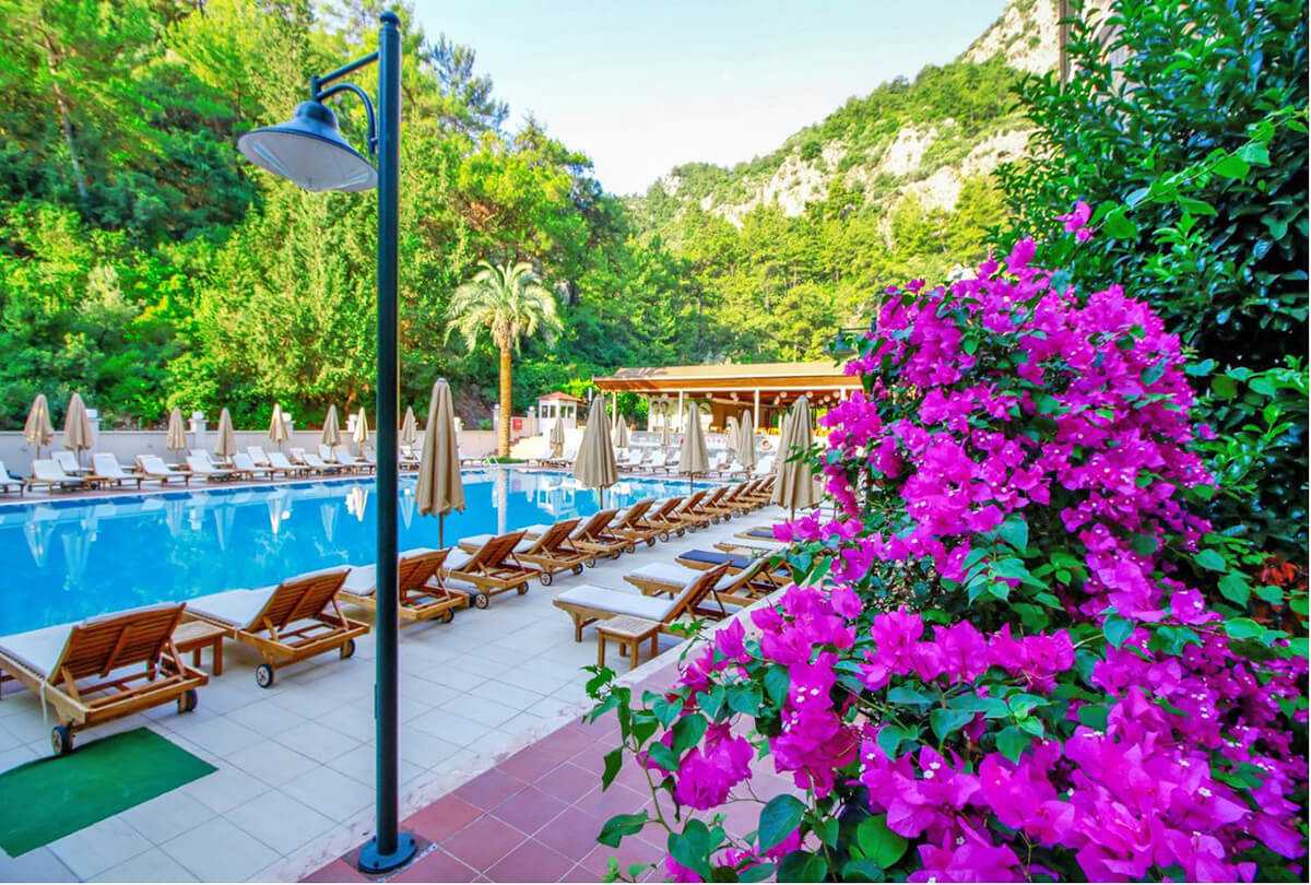 cheap resort hotels to Spend holiday with family