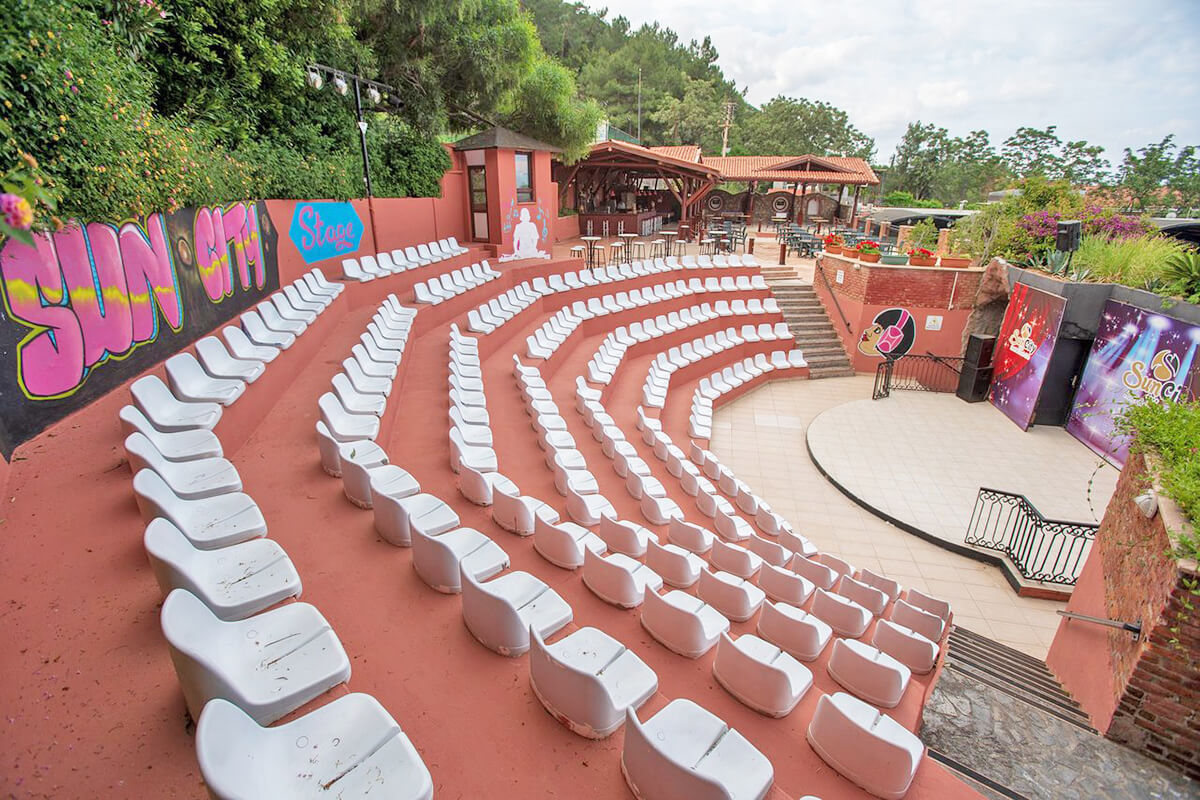 cheap resort hotels to Spend holiday with family