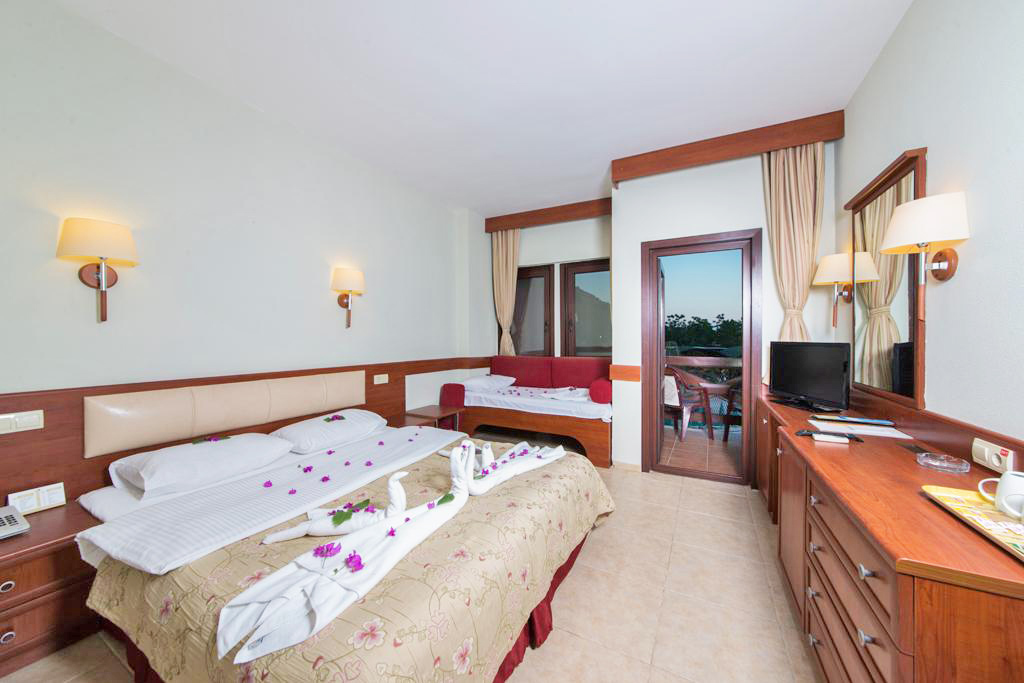 triple room bed room