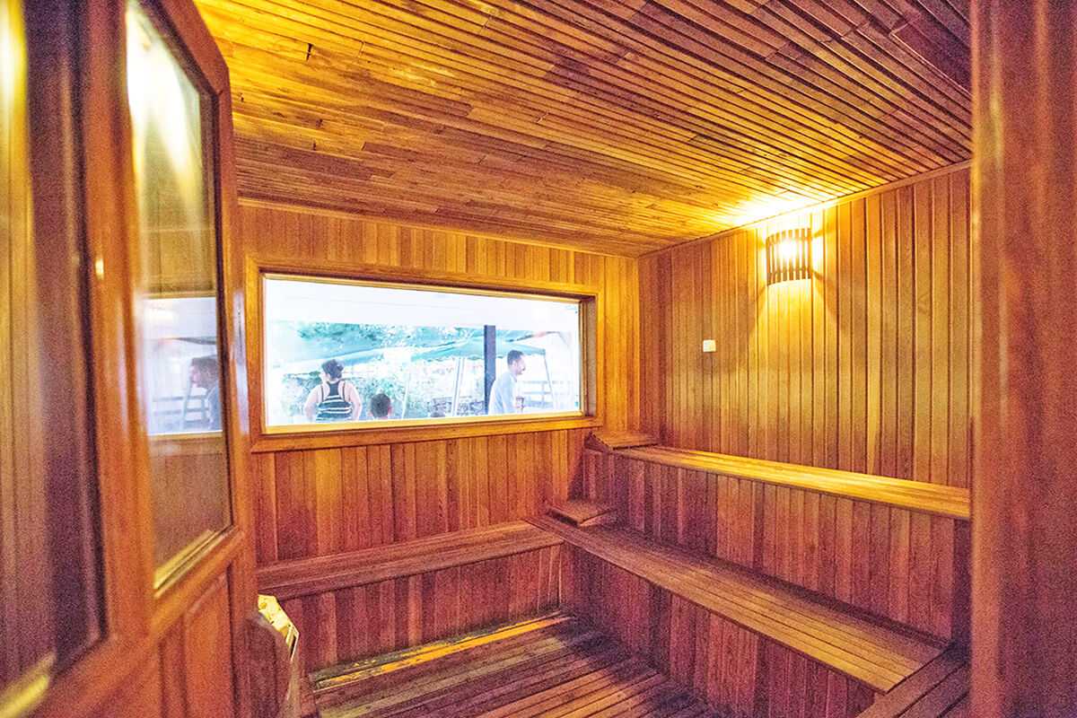 cheap resort hotels to Spend holiday with family