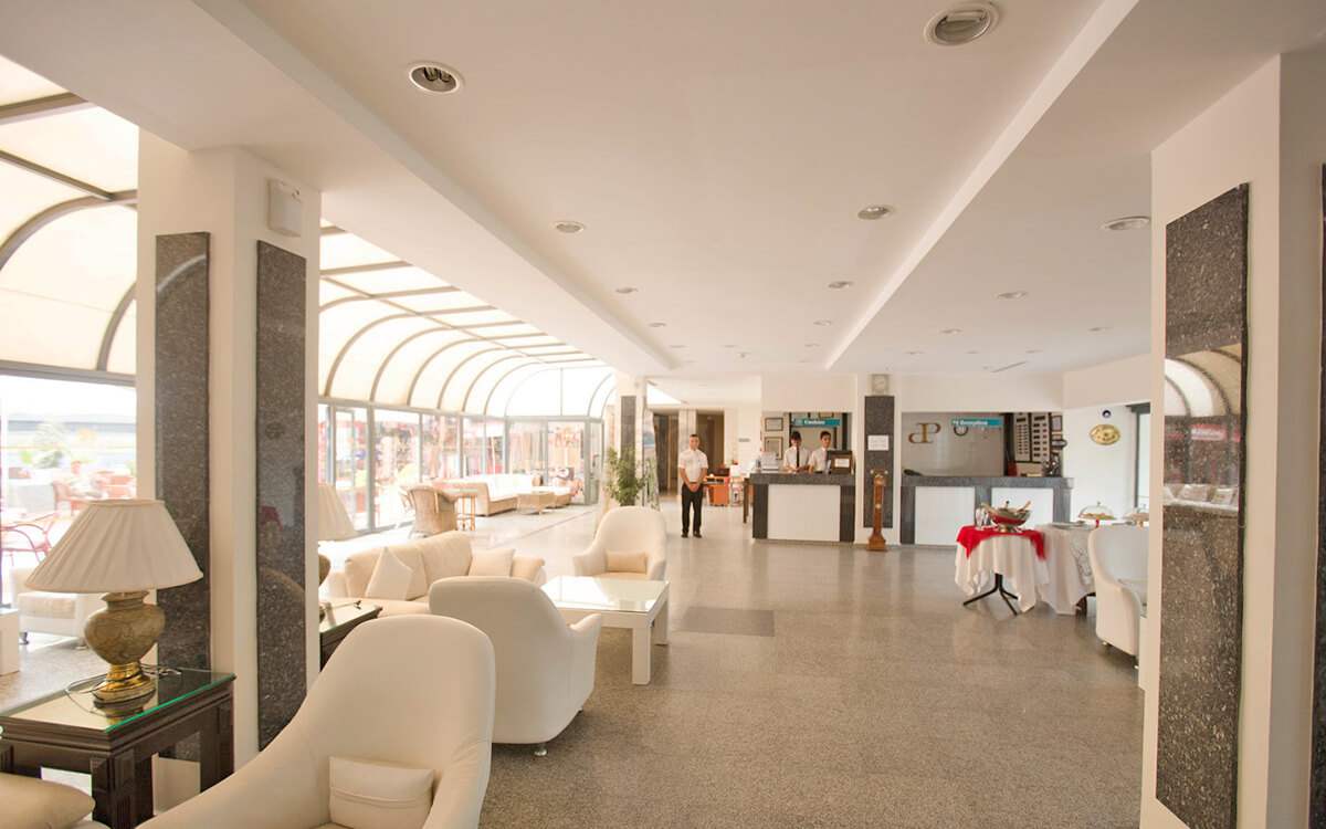 cheap resort hotels to Spend holiday with family