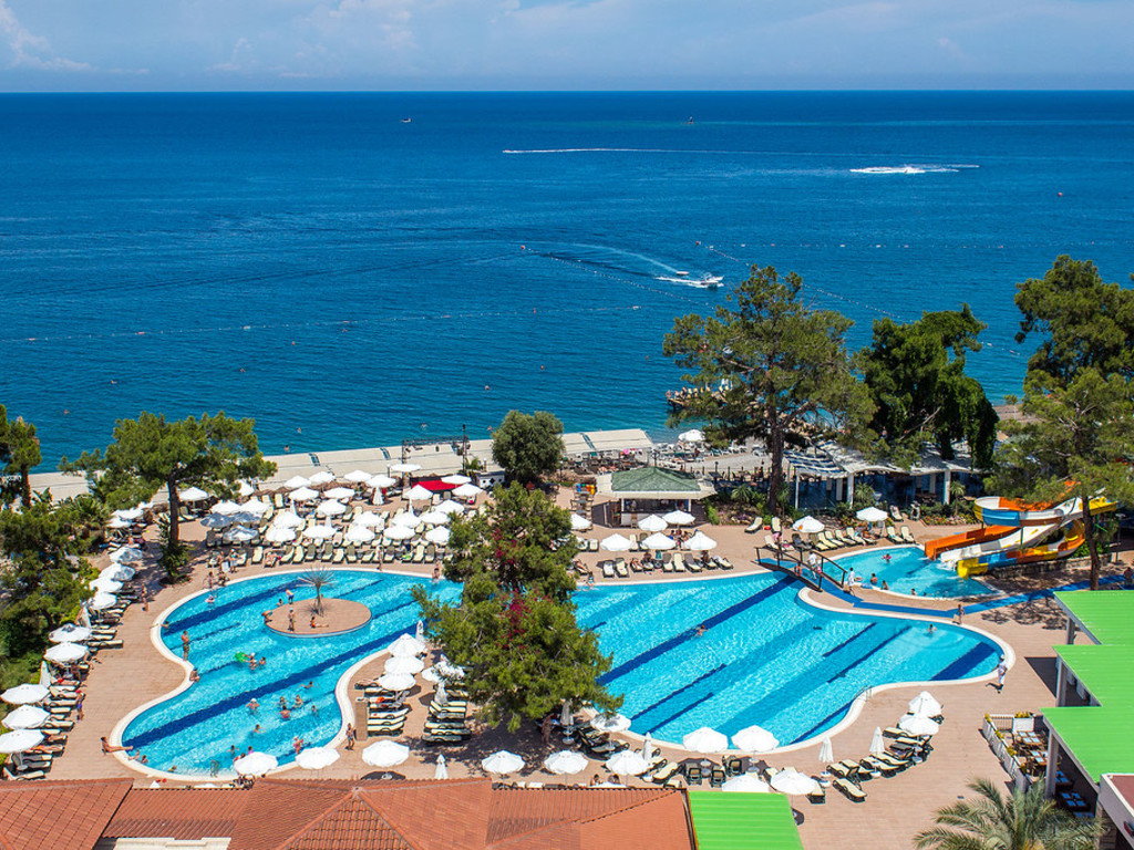 cheap resort hotels to Spend holiday with family