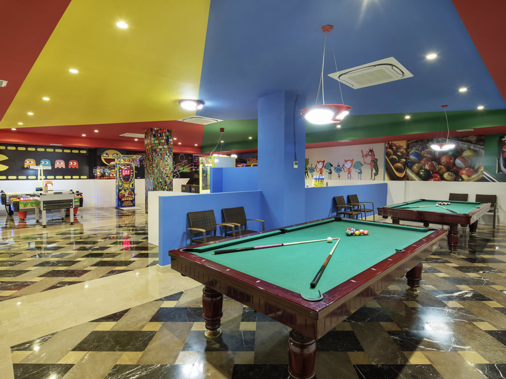 cheap resort hotels to Spend holiday with family