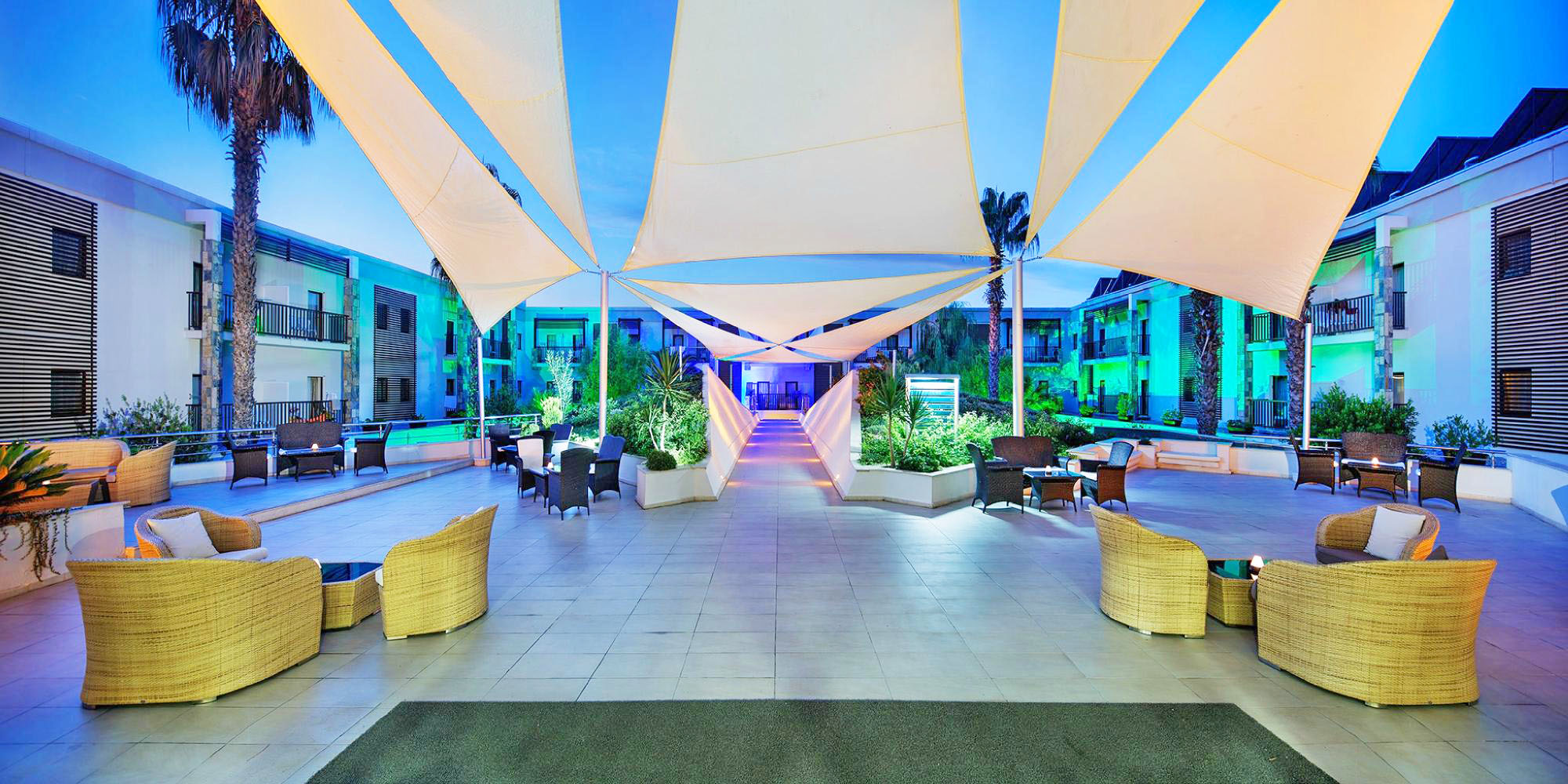 cheap resort hotels to Spend holiday with family