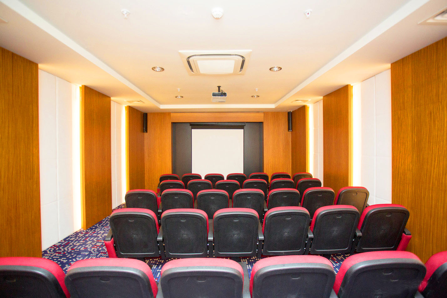 cheap resort hotels to Spend holiday with family