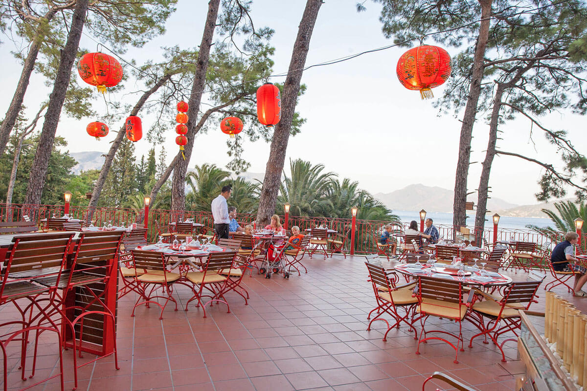 cheap resort hotels to Spend holiday with family