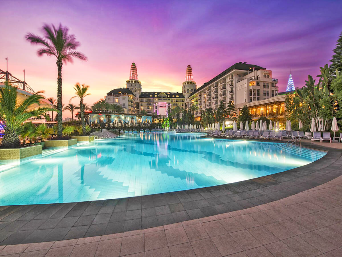 cheap resort hotels to Spend holiday with family