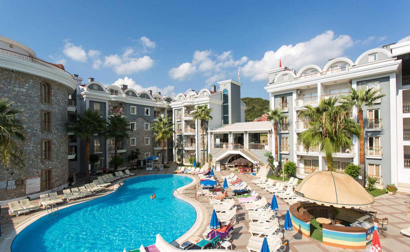 Relaxing swimming pool