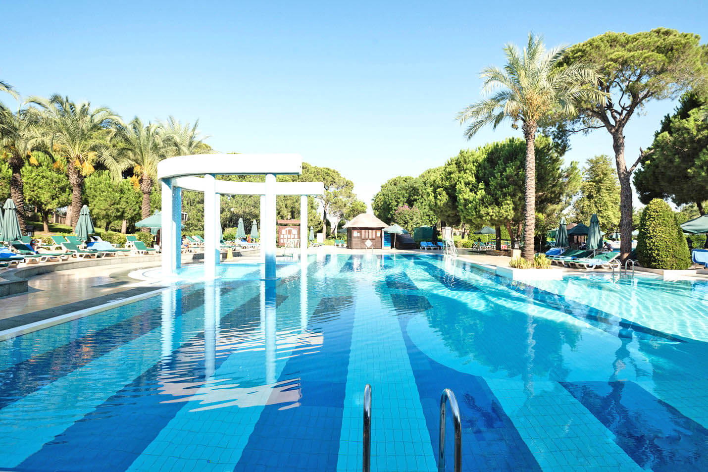 cheap resort hotels to Spend holiday with family