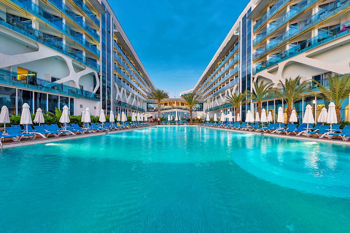 cheap resort hotels to Spend holiday with family