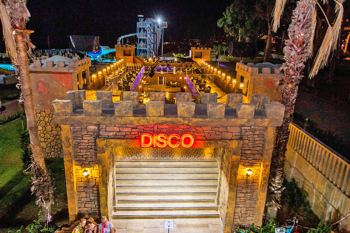 cheap resort hotels to Spend holiday with family