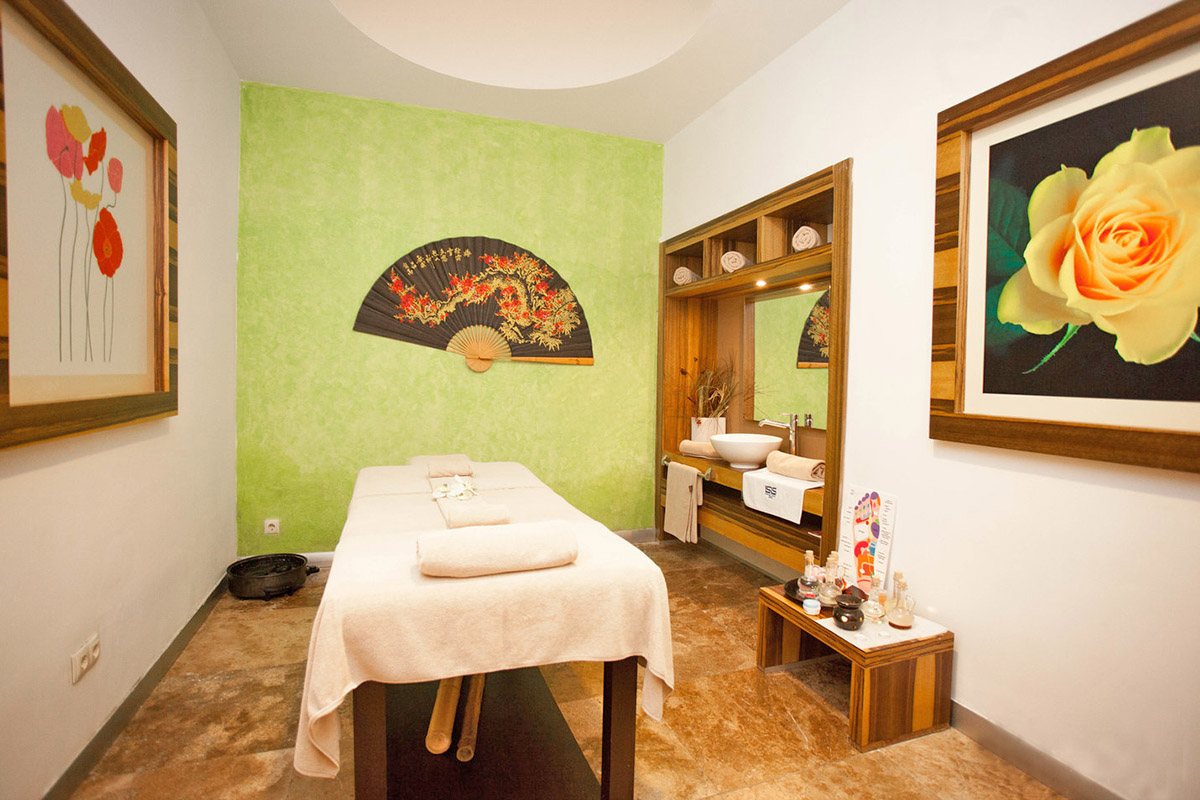 cheap resort hotels to Spend holiday with family