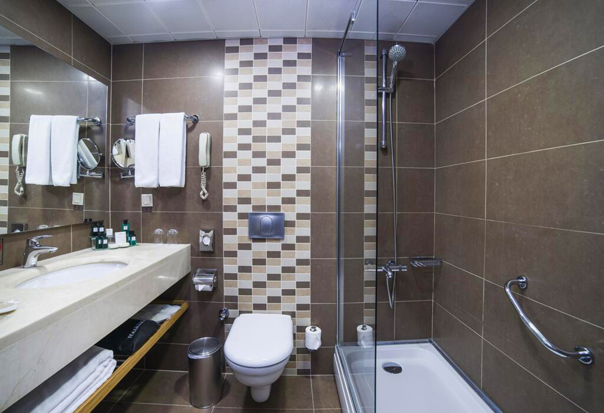 radisson president bathroom