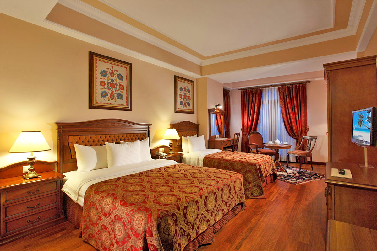 sultanhan hotel triple bedroom