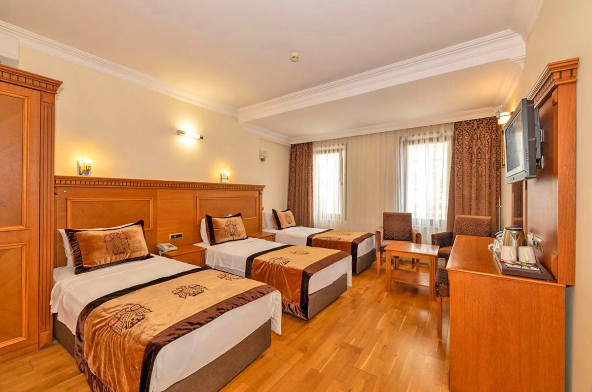 the byzantium hotel triple bedroom 2