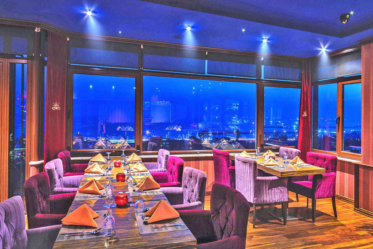 Multiple dining options