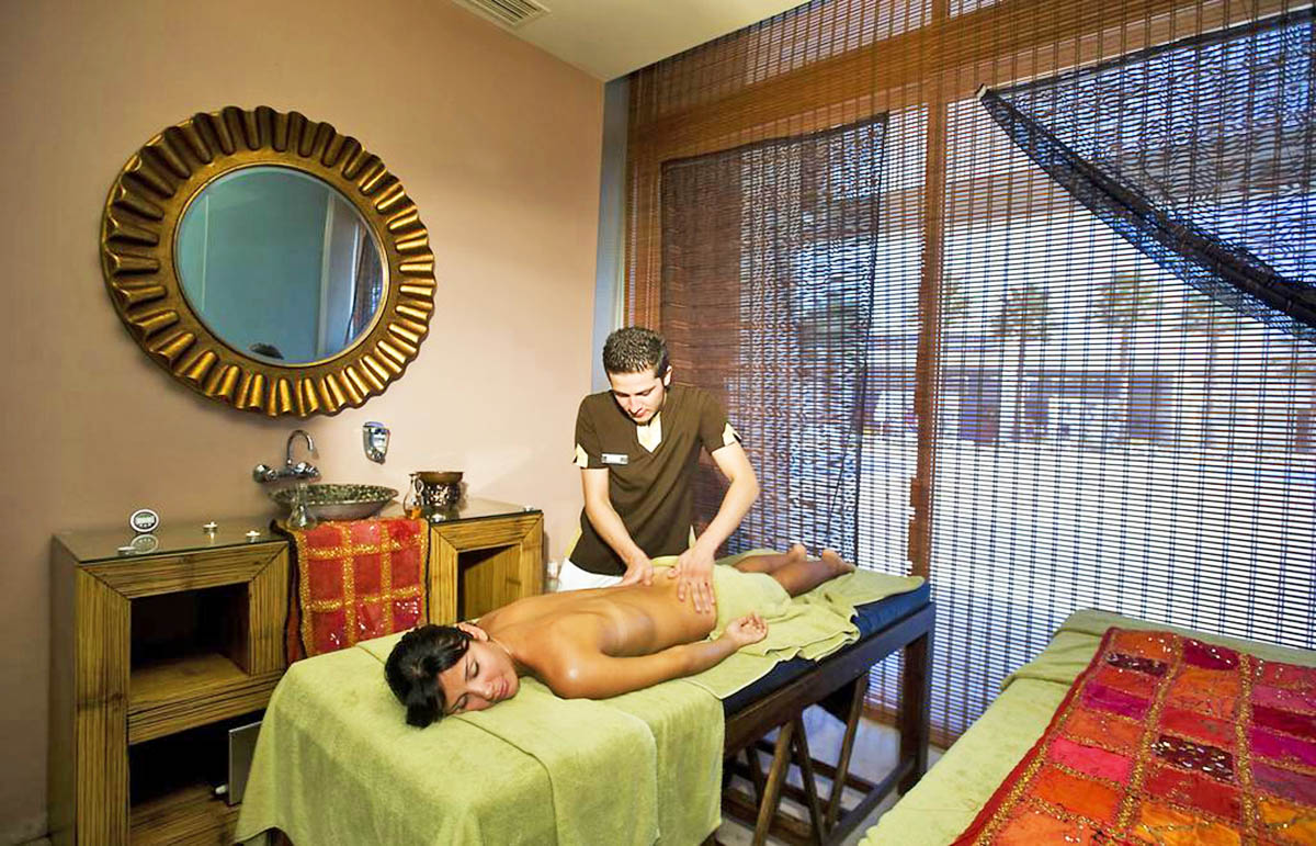 cheap resort hotels to Spend holiday with family