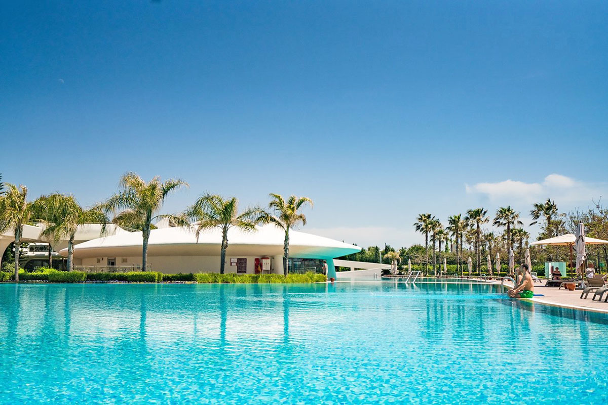 cheap resort hotels to Spend holiday with family