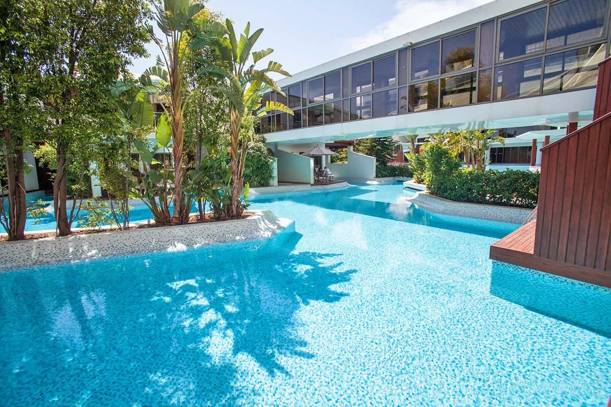 cheap resort hotels to Spend holiday with family