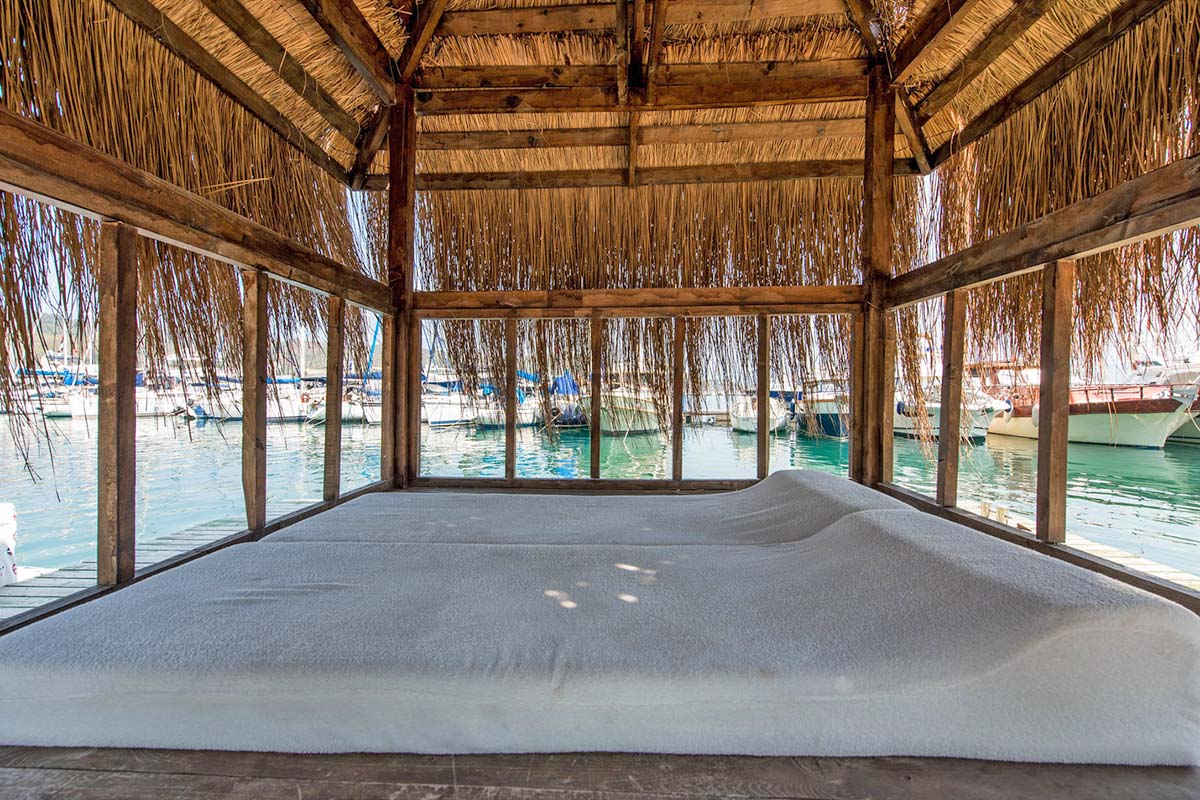 cheap resort hotels to Spend holiday with family