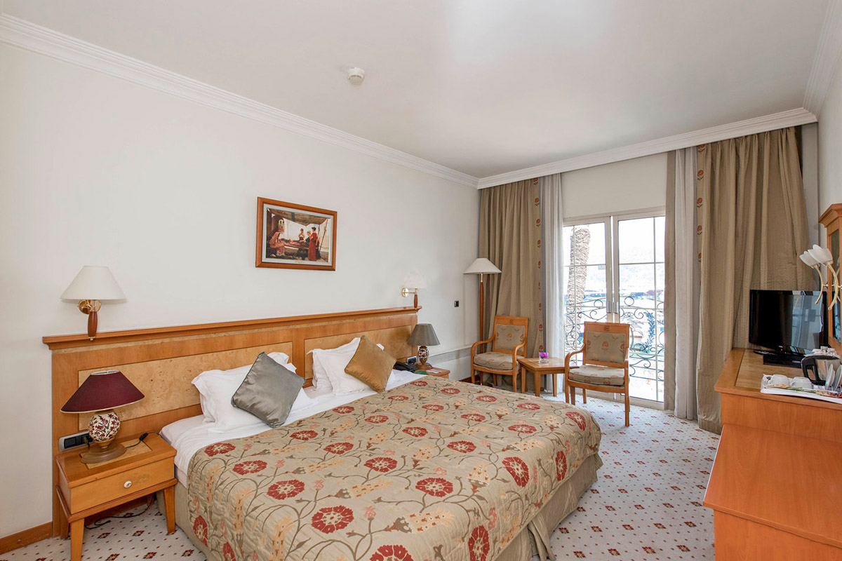 cheap resort hotels to Spend holiday with family