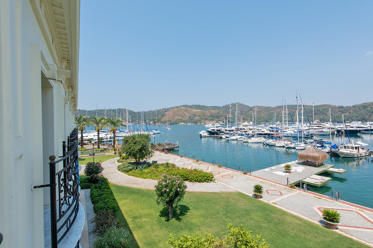 cheap resort hotels to Spend holiday with family