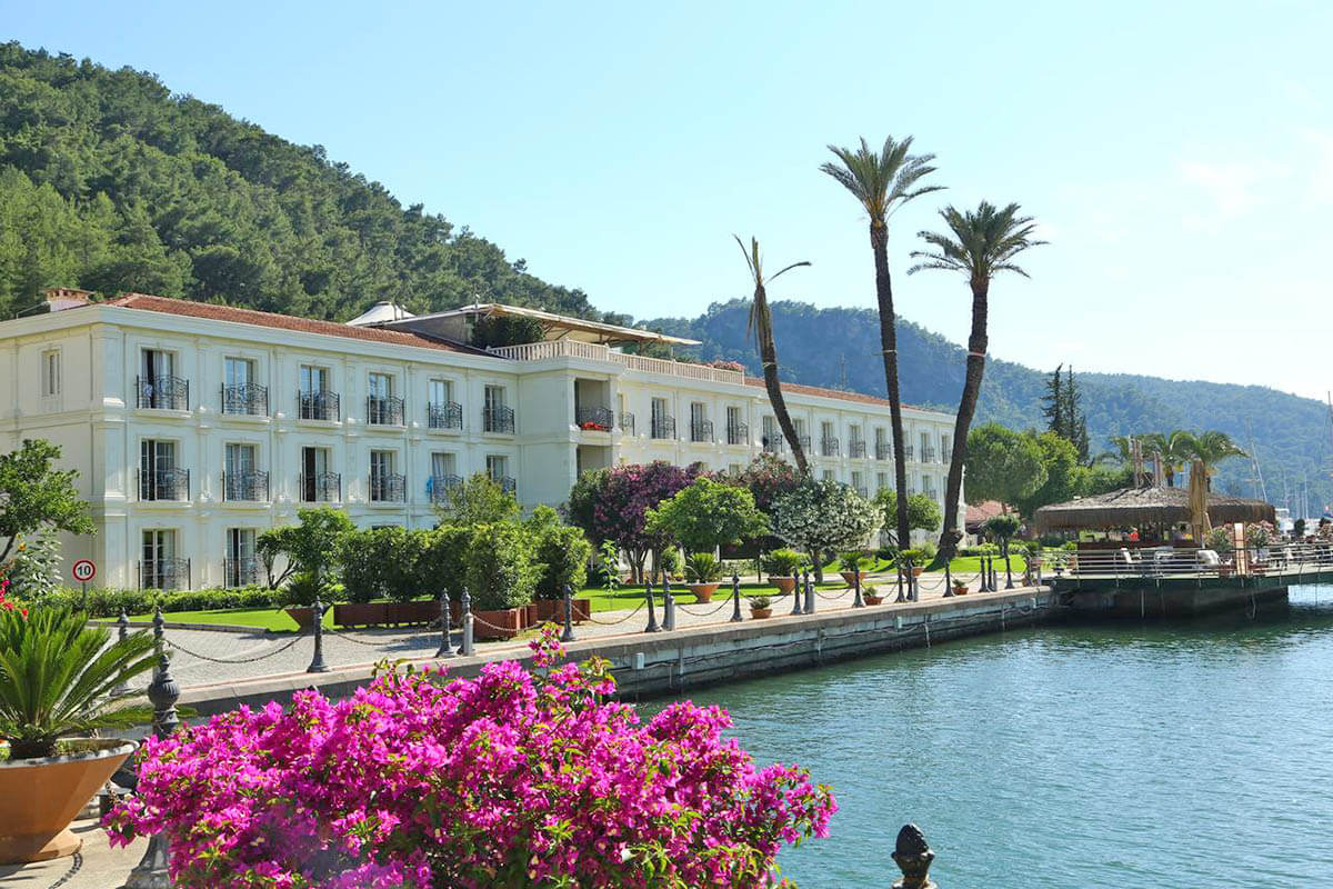 cheap resort hotels to Spend holiday with family