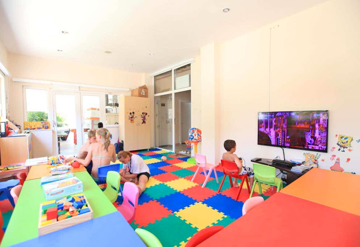 cheap resort hotels to Spend holiday with family