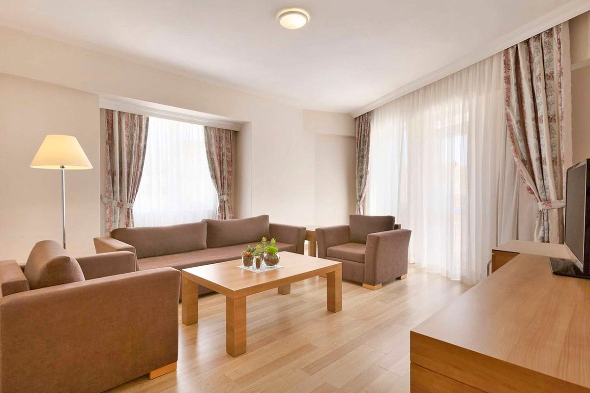 ramada resort lara lounge