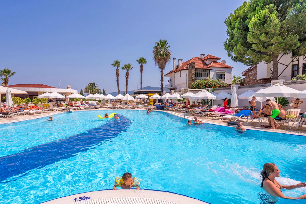 cheap resort hotels to Spend holiday with family