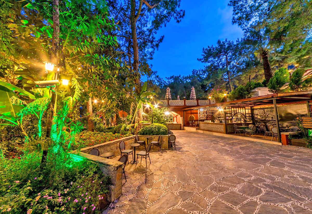 cheap resort hotels to Spend holiday with family