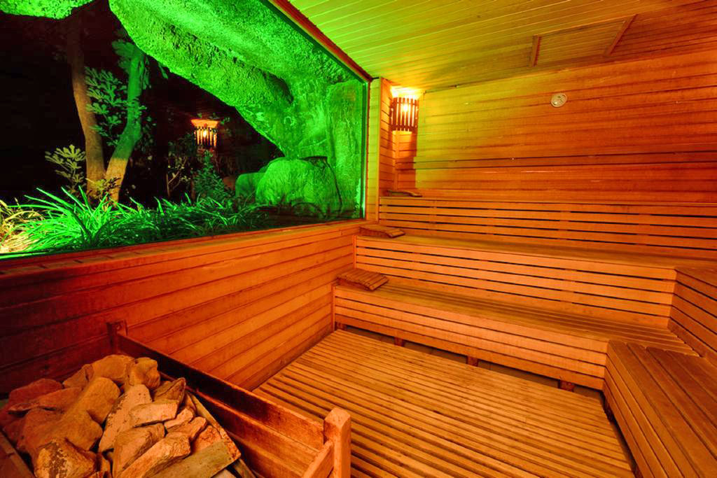 cheap resort hotels to Spend holiday with family