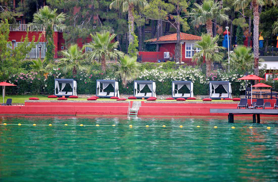 cheap resort hotels to Spend holiday with family