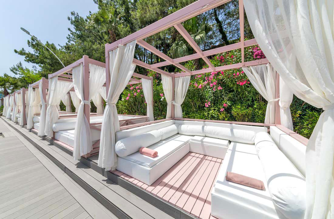 cheap resort hotels to Spend holiday with family