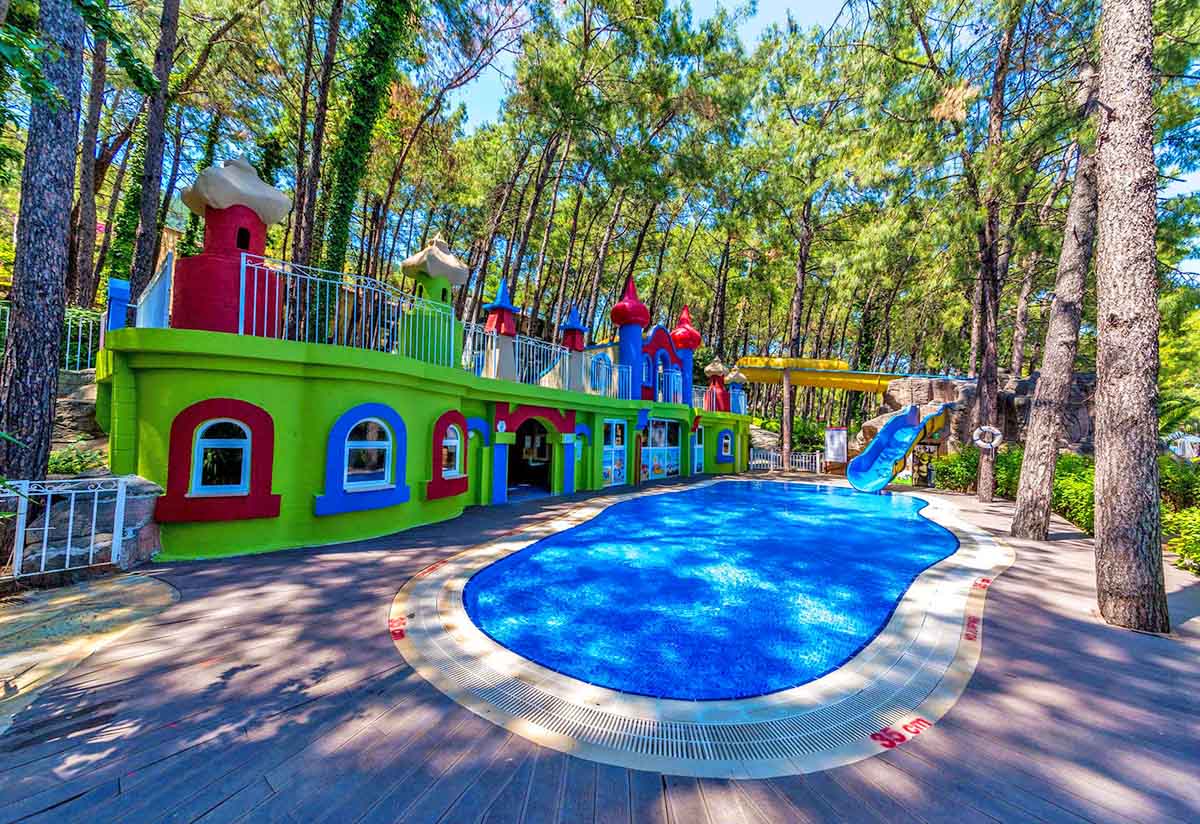 cheap resort hotels to Spend holiday with family