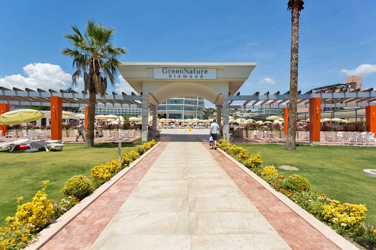 cheap resort hotels to Spend holiday with family