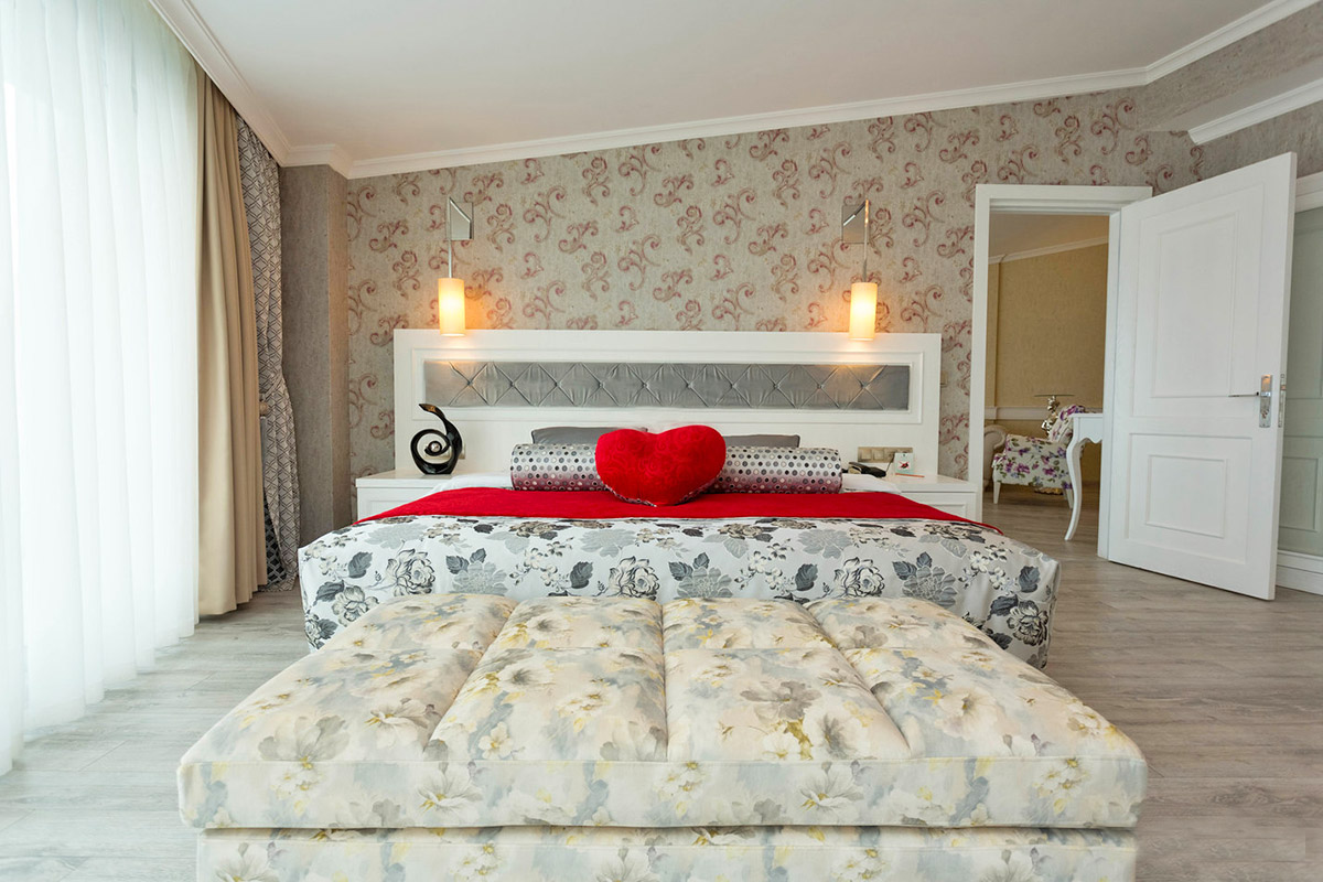 green nature suite bedroom