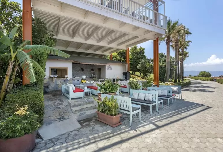 cheap resort hotels to Spend holiday with family