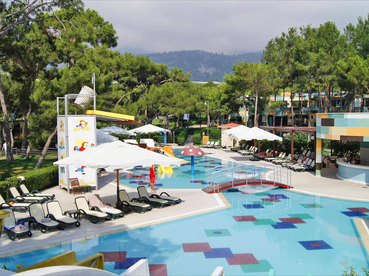 cheap resort hotels to Spend holiday with family