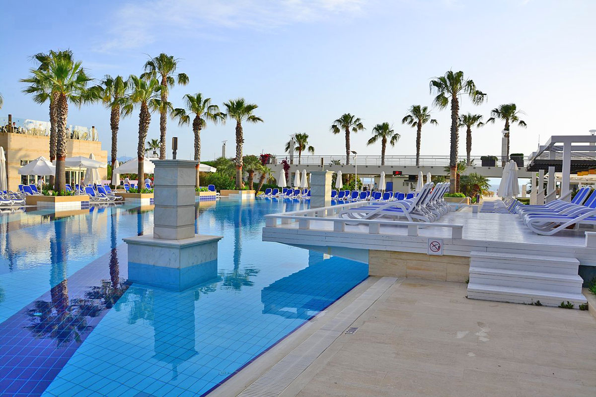 cheap resort hotels to Spend holiday with family