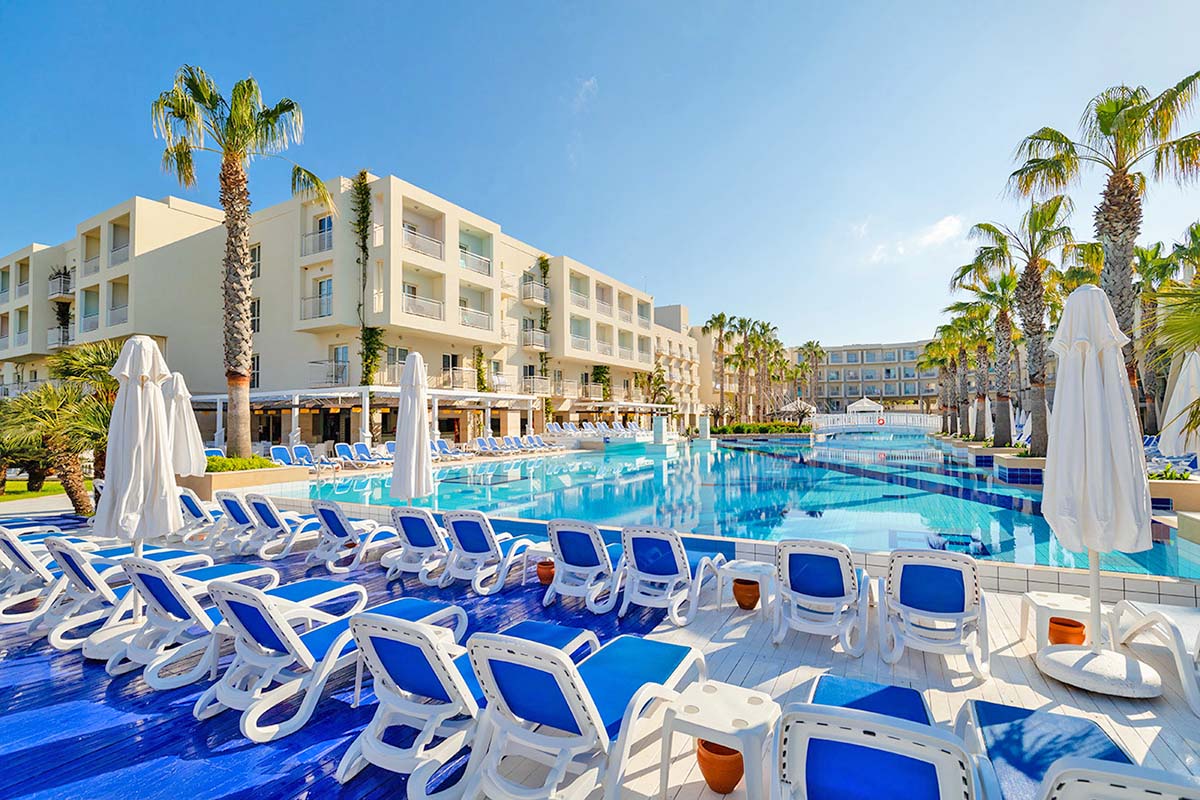 cheap resort hotels to Spend holiday with family