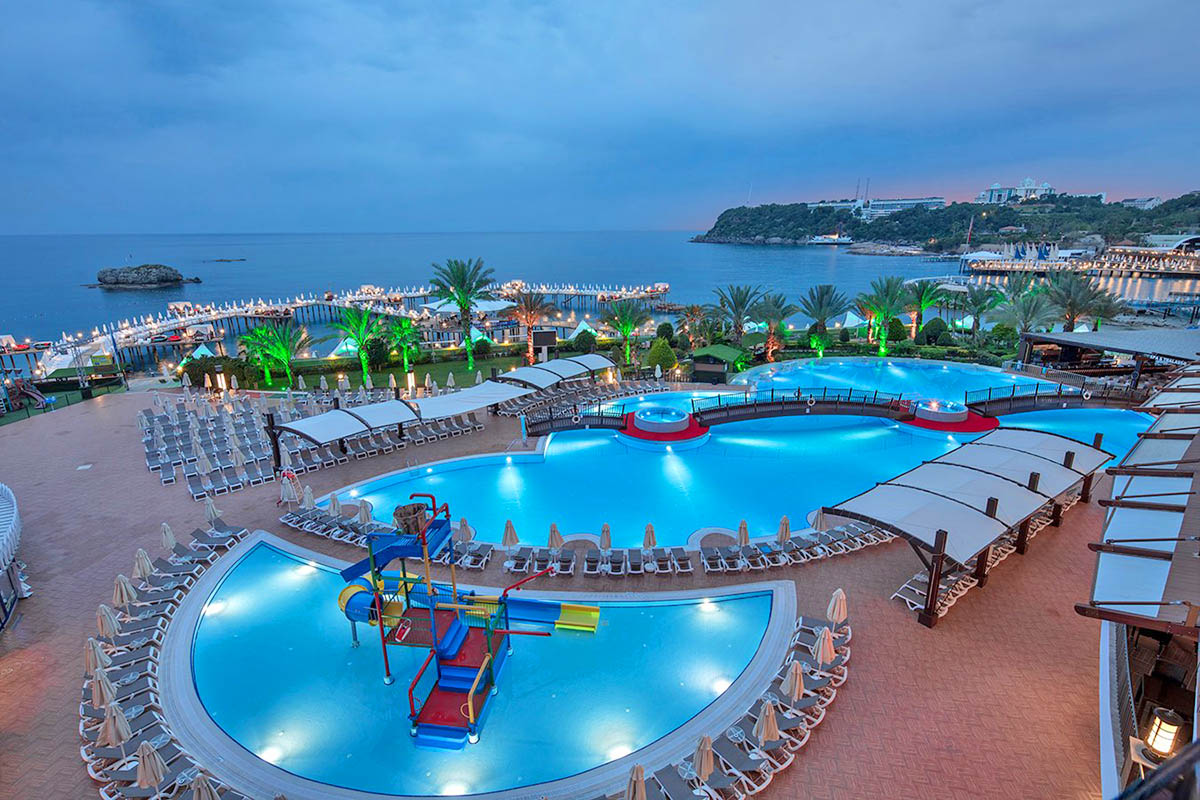 cheap resort hotels to Spend holiday with family