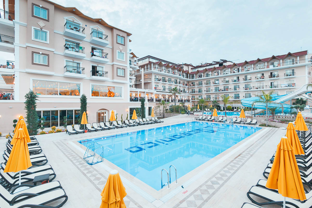 cheap resort hotels to Spend holiday with family