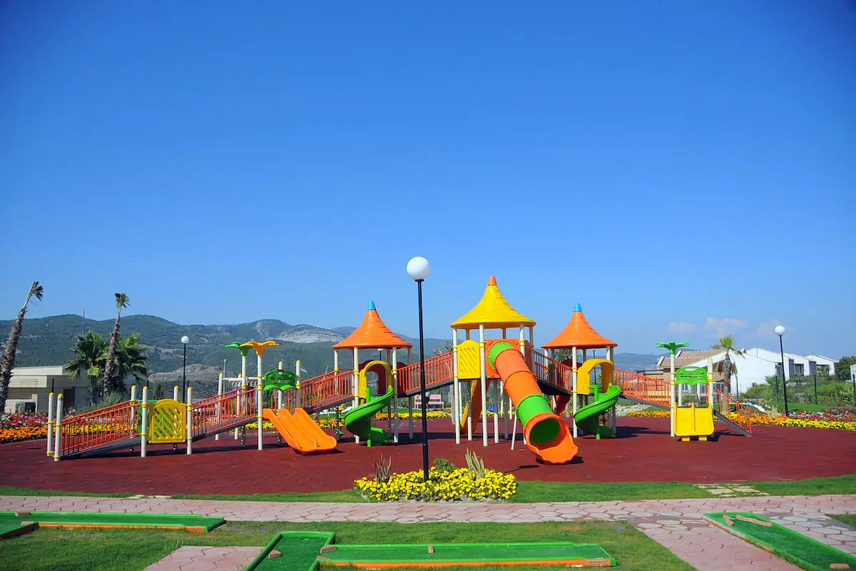 cheap resort hotels to Spend holiday with family