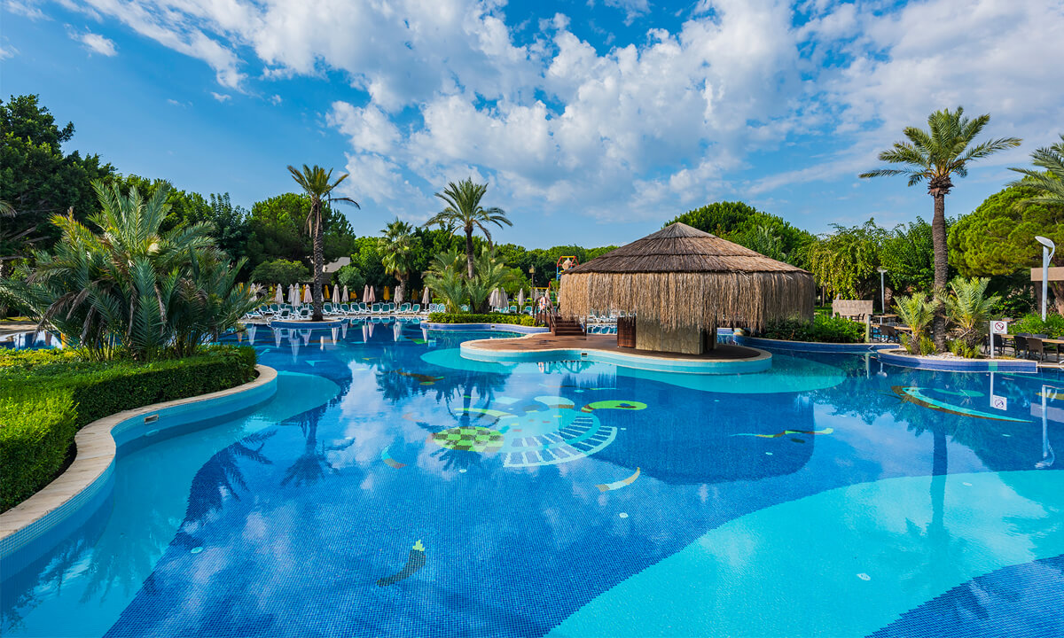 Main pool gloria golf