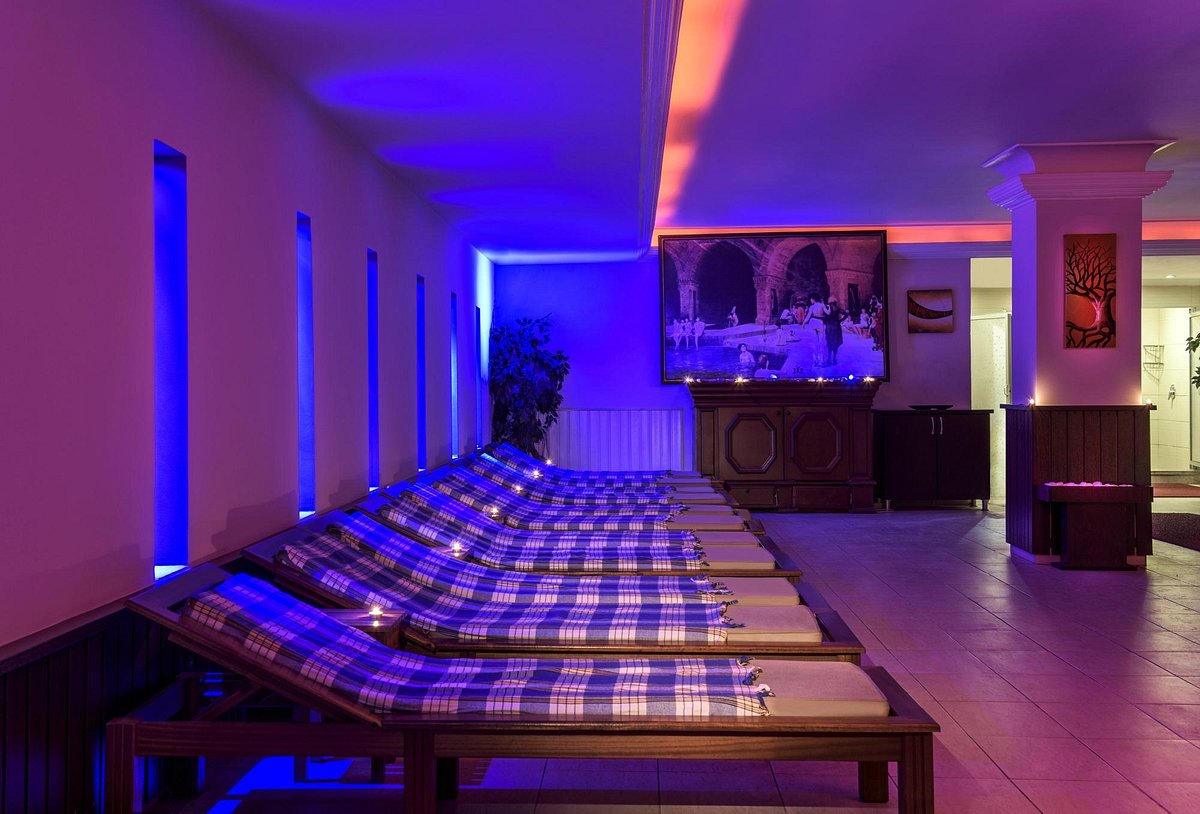 cheap resort hotels to Spend holiday with family