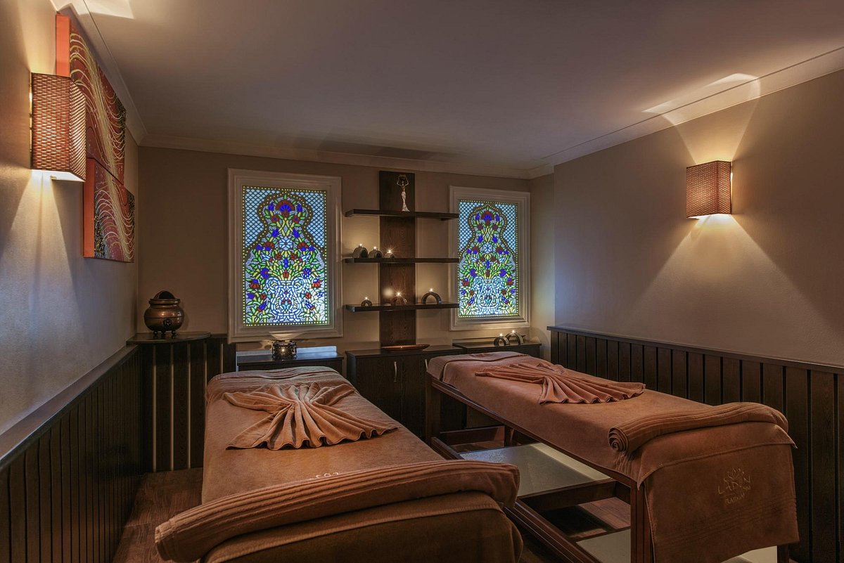 cheap resort hotels to Spend holiday with family